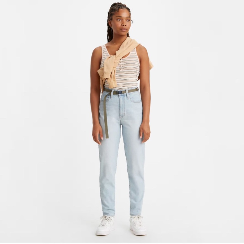 Brand new never worn Levi high waisted taper jeans size 28